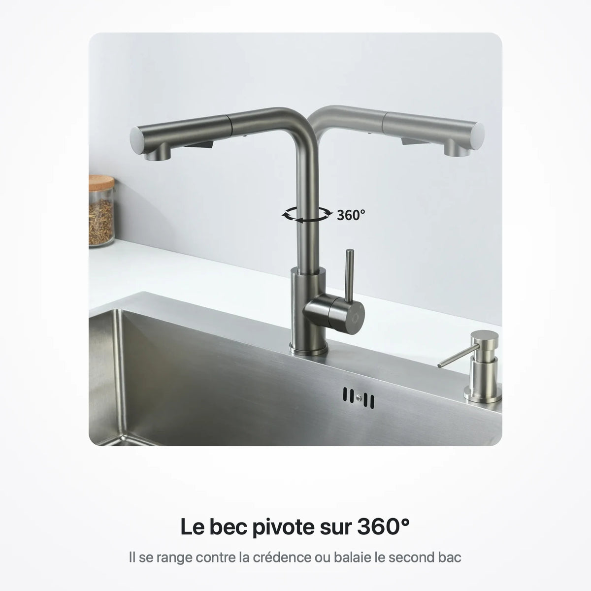 Le bec en L du robinet montré dans deux positions pour illustrer la rotation à 360°
