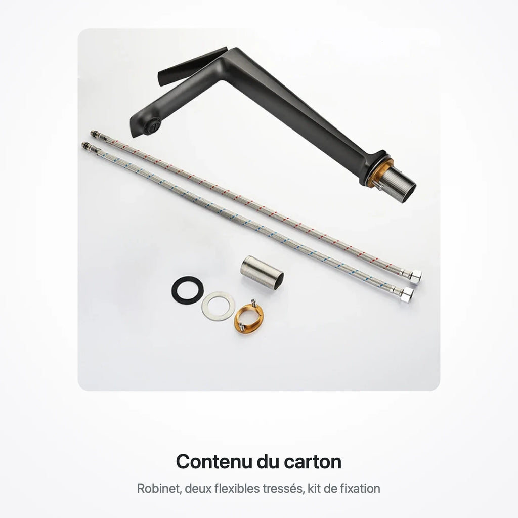 Contenu du carton : le robinet, deux flexibles tressés et le kit de fixation